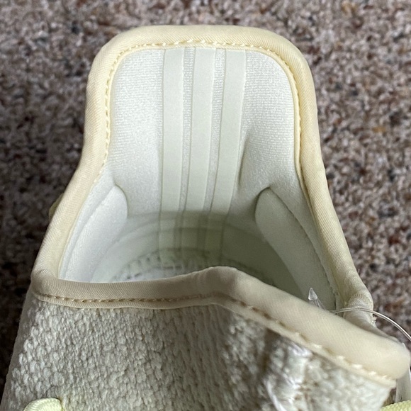 Yeezy Boost 350 V2 Butter 11 Deadstock NWT - Picture 9 of 13